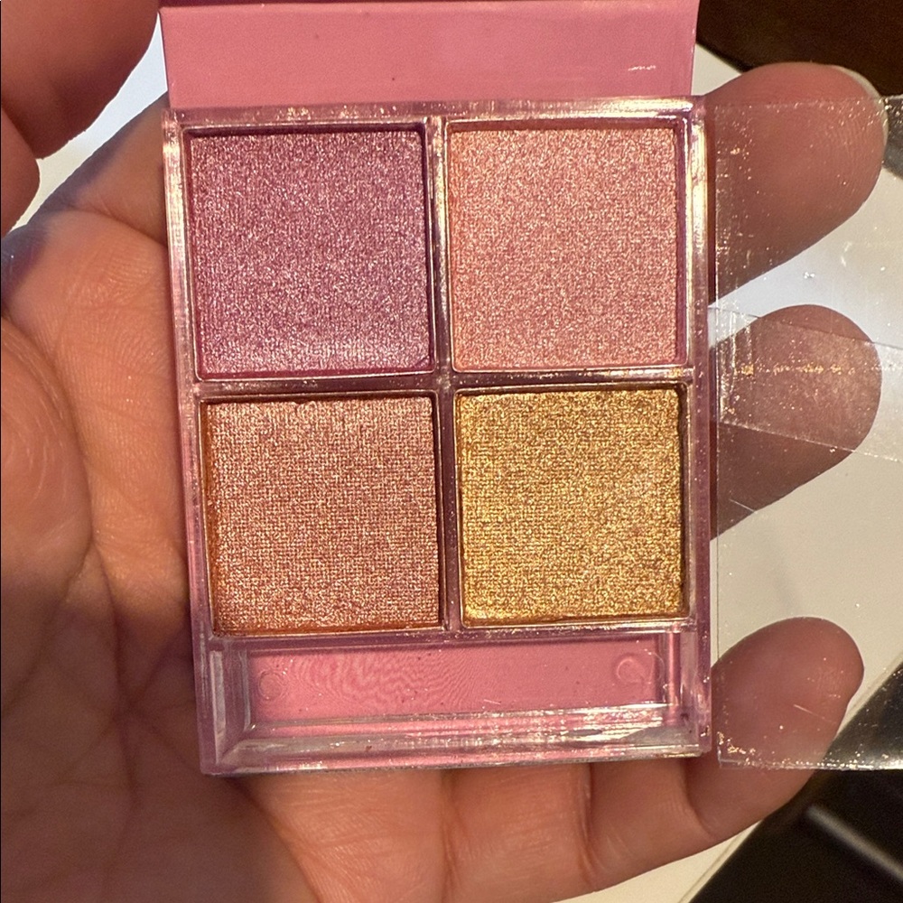 Magic Radiant Quad Eyeshadow Palette - Pink and Gold